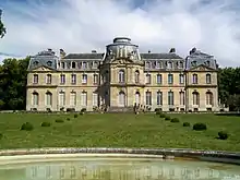 Die Westfassade
