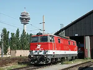 2143 036 vor der Lokremise in Wien Ostbahnhof