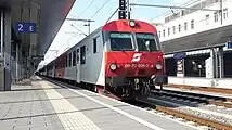 ÖBB 80-73 006-3 behielt seinen ersten Lack im CRD 2000-Design mit historischem Pflatsch-Logo bis heute.