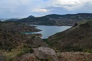 Blick auf den Stausee auf dem Weg von Karakocan (Elazığ) nach Yayladere (Bingöl) kurz nach dem Wasserkraftwerk