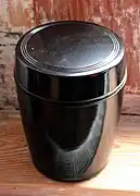 Überurne der DDR Modell 1 aus Plastik