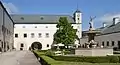 Der Innenhof der Burg Červený Kameň
