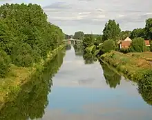 Der Kanal – auf dem rechten Ufer die Überbleibsel der Kanal Kolonie A