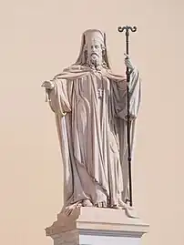 Die Statue des Patriarchen Gregor V. an der Universität Athen