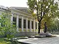 Das nach ihm benannte Museum mit seinem Denkmal in Dnipro
