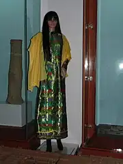 Frauenkleidung