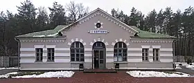 Empfangsgebäude 2007. Der alte Name Bortnytschi ist zu sehen.