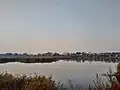 Blick vom Ufer des angestauten Südlichen Bugs auf Tschornyj Ostriw