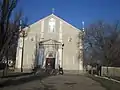 Front der denkmalgeschützten Kirche Muttergottes vom Heiligen Rosenkranz