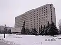 Vor dem derzeitigen Gebäude der Zentralen Wahlkommission der Ukraine