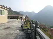 auf der Terrasse des Mituo-Chan-Tempels
