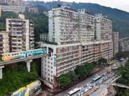 Liziba, Chongqing:Sonderfall einer in ein Wohngebäude integrierten Station
