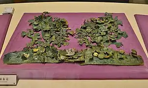 Krone aus Goldbronze