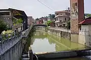 Der Bach Longdong Xi an der Grenze der Dörfer Hudong und Sanhu