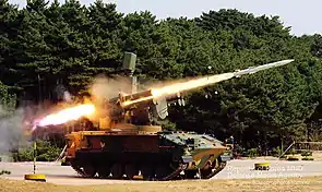 K-SAM Pegasus (K31 Chunma) Flugabwehrpanzer beim Abfeuern eines Lenkflugkörpers