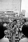 Yang Jung-mo, Olympiasieger 1976, winkt der Menge bei seiner Heimkehr zu