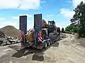 Goldhofer MPA 6 mit aufgeladenem Bagger