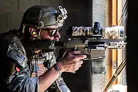 M110 mit SR-25-Magazin