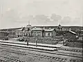 Der Bahnhof Atschinsk in den Jahren 1899 …