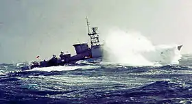 Fregatte Lübeck (F 224) im Jahr 1975 in der Biskaya