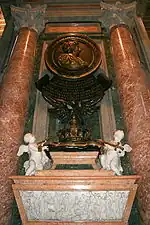 Grabdenkmal im Petersdom (rechtes Seitenschiff)