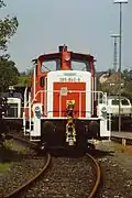 DB 365 in orientrot mit Rangierkupplung