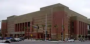 Das Galen Center an der Ecke Figueroa Street und Jefferson Boulevard im November 2006.