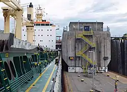 MS Juno in den Schleusen