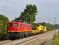 140 070 von EBM Cargo mit einem Schienenkran bei Haiger auf der Dillstrecke (September 2014)