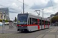 Fahrzeug vom Typ T1 der U6 derU-Bahn Wien auf Überführungsfahrt im Straßenbahnnetz