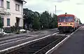 Schienenbus am Bahnhof von Biharnagybajom