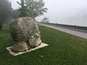 Kai an der Gutermann-Promenade im Nebel,mit Betonkopf