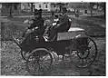 Sintz Gasolene Motor Carriage (1897). Claude Sintz war einer der ersten Motorenbauer in den USA.