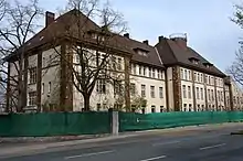 Dasselbe Gebäude Anfang 2015 am Kugelfangtrift auf dem Gelände der Hauptfeldwebel-Lagenstein-Kaserne