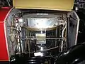 Dampfkessel eines Stanley Steamer Serie 740 von 1924, rechts der Kondensator