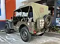 Willys MB mit Verdeck, Benzinkanister und Reserverad