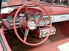 Edsel Pacer Convertible (1958): frühes Multifunktionslenkrad mit Drucktasten in der Nabe für die Wahl der Fahrstufen