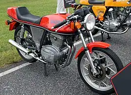 Eine unverkleidete MV Agusta 350 S (1975)