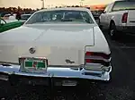 Unterschiedliches Heckdesign: Dodge Charger SE (links) und Chrysler Cordoba (rechts)