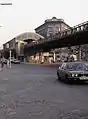 Skalitzer Straße mit U-Bahnhof Görlitzer Bahnhof, Blick von Nordwesten, 1988