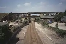 Gleis zur Dieselstraße, darüber die Bahnstrecke Neukölln–Baumschulenweg, 1988