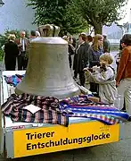 „Entschuldungsglocke“ als Zeichen des Bistums Trier zum Erlassjahr 2000