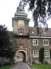 Tor zum Schloss Mühlenburg;im Juli 2004