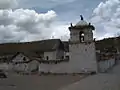Die Kirche mit Turm