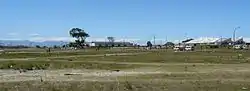 Blick auf Philippi mit Brachland im Vordergrund
