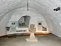 Steinkreuz in der unteren Burgetage (Kellergewölbe) in Erinnerung an die Dohnaische Fehde