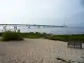 Blick vom Ort auf die Mackinac Bridge und die Mackinacstraße