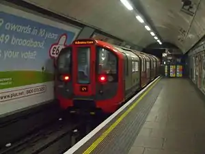 Zug vom Typ 2009 Tube Stock in der Station Euston