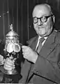 Carl Albert Haag mit dem Zunftkelch der Seifensieder zur 200 Jahrfeier der Firma Seifen Haag 1956