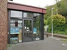 Eingang zum Museum (Gleisseite), Mai 2010